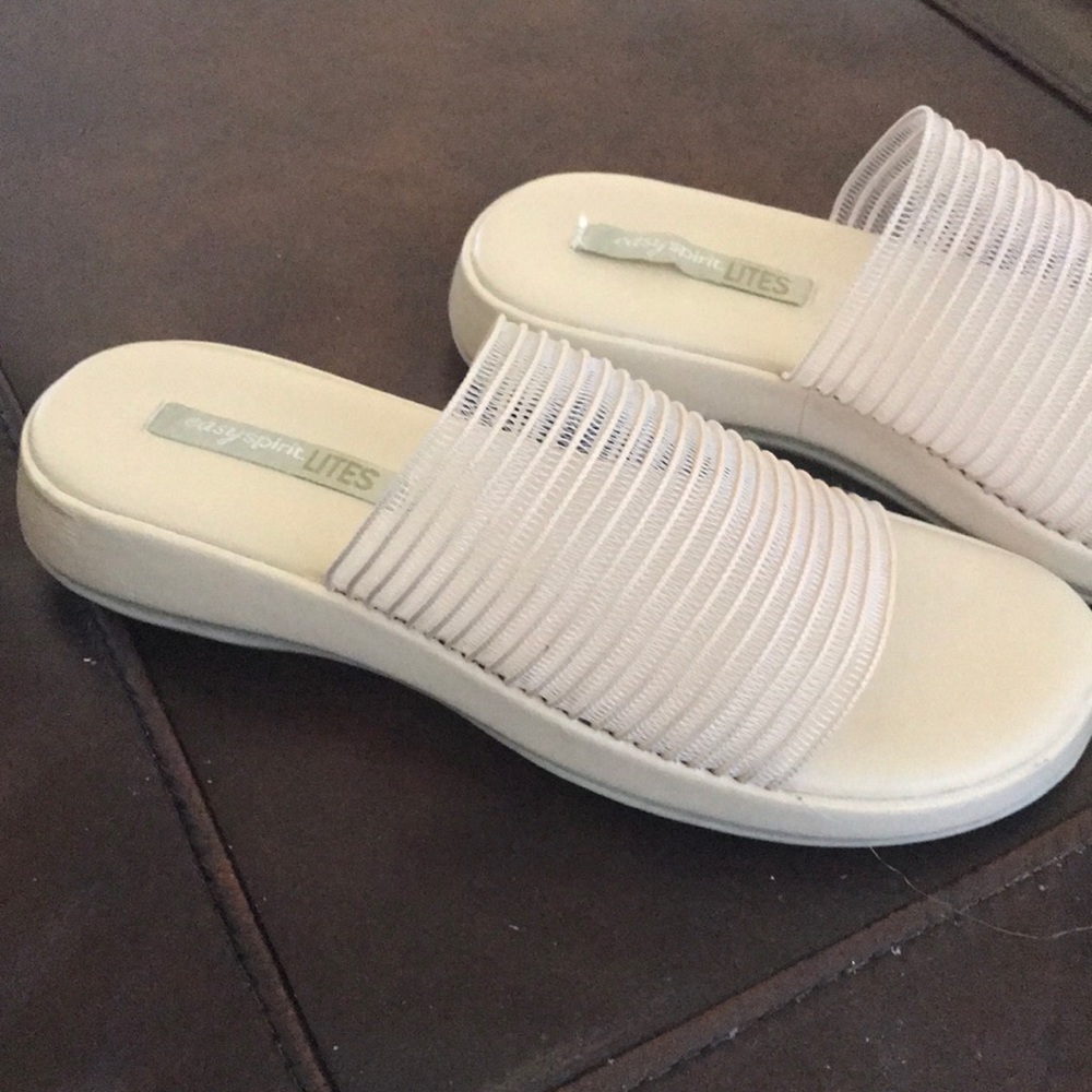 Beige sandals - Picture 2 of 4